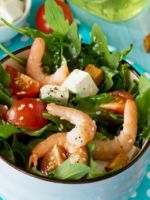 Легкий салат с креветками – восхитительно вкусное блюдо с простыми рецептами!