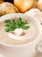 Суп с шампиньонами и картофелем – вкусное, сытное блюдо на каждый день!
