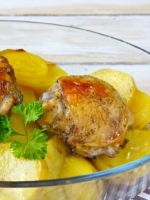 Куриные бедра с картошкой в духовке - самые простые и очень сытные блюда