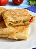 Конвертики из лаваша с сыром - лучшая закуска для завтрака или быстрого перекуса