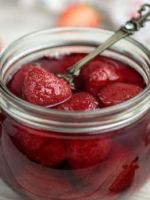 Как сварить клубничное варенье с целыми ягодами самыми простыми способами?