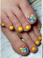 Желтый педикюр - яркие ногти для стильных девушек!