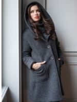 Женское зимнее пальто с капюшоном - как выбрать стильный лук и быть в тренде?