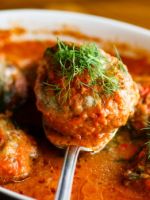 Рецепт фрикаделек в томатном соусе на сковороде − блюдо для всей семьи!
