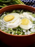 Классический рецепт щавелевого супа - лучшее блюдо для жарких дней!