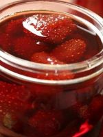 Как сварить клубничное варенье с целыми ягодами по самым вкусным рецептам?
