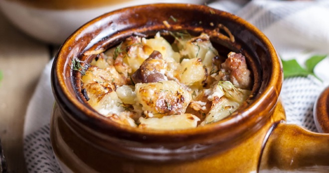 Мясо с картошкой в горшочках в духовке - вкусное блюдо на каждый день и для праздника
