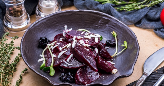 Салат из свеклы с черносливом - вкусные и полезные рецепты простой витаминной закуски