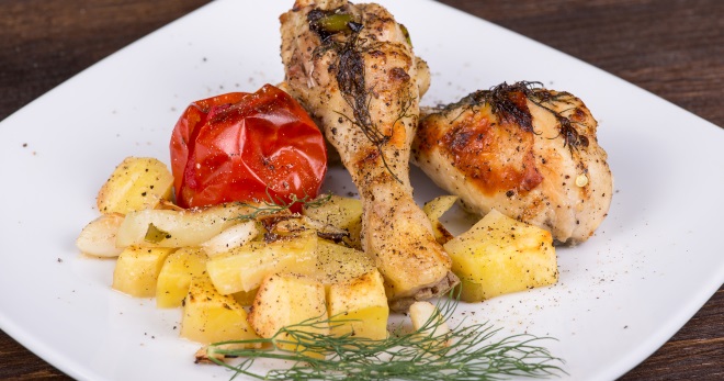 Куриные ножки с картошкой в духовке - вкусные рецепты сытного блюда для любого стола