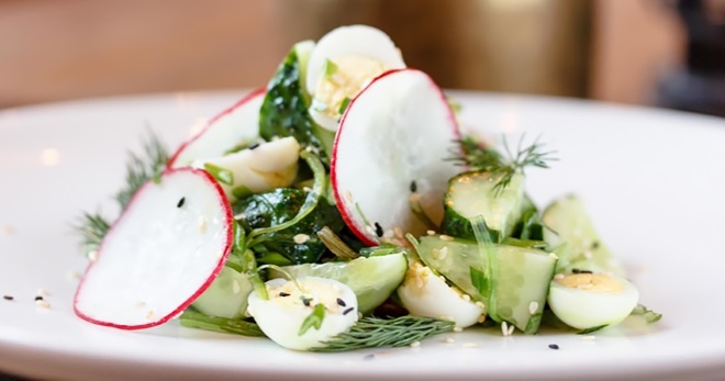 Салат из редиски - вкусное и полезное весеннее блюдо