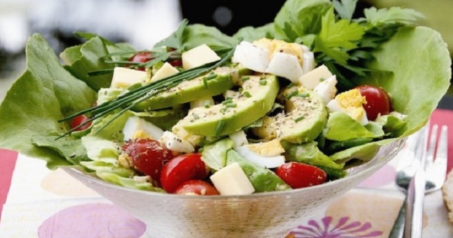 Салат с авокадо - диетические рецепты и оригинальные сочетания с морепродуктами или апельсином
