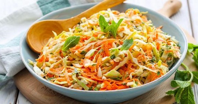 Салат из свежей капусты и моркови - витаминная закуска с простыми и понятными рецептами