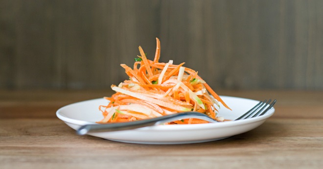 Салат из моркови и яблока – простые и очень вкусные рецепты витаминной закуски!