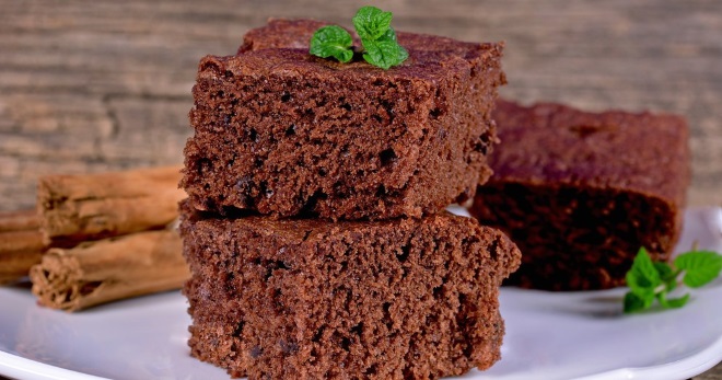 Шоколадный бисквит - лучшие рецепты для десерта или коржа для торта