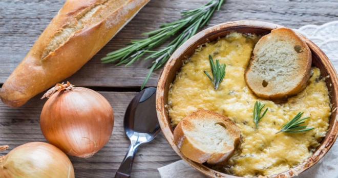 Французский луковый суп - классический рецепт из простых ингредиентов