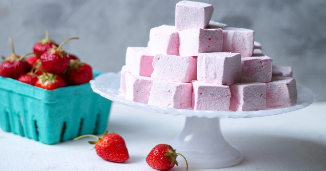 «Клубничные облака» - нежнейший десерт и свежих ягод