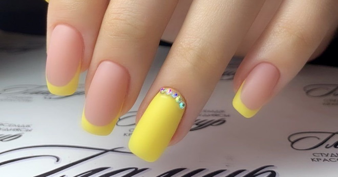French manicure for summer 2022 - stylish and bright nail designs