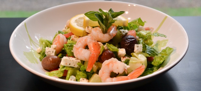 Греческий салат с креветками - рецепт
