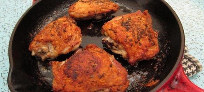 Как пожарить бедра курицы на сковороде
