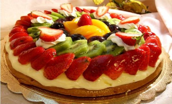 красивый торт с фруктами и желе