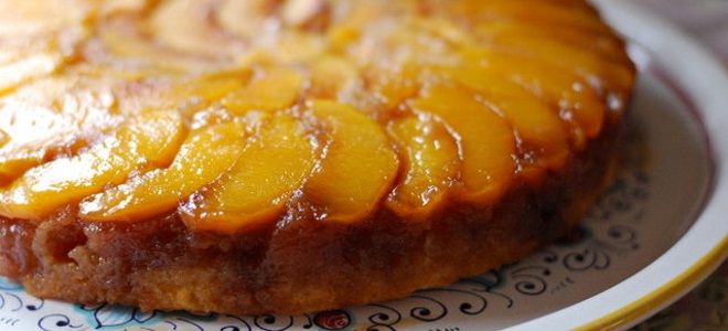 пирог-перевертыш с персиками