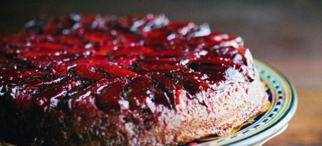 Пирог-перевертыш со сливами - самый простой рецепт
