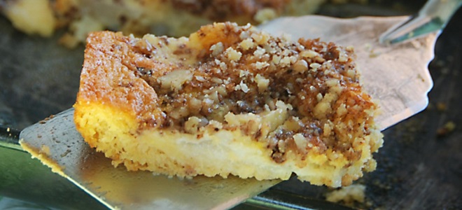 Пирог с яблоками и орехами - рецепт