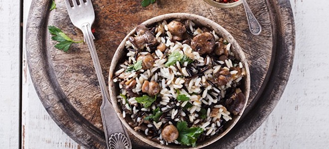 постный салат с рисом и грибами