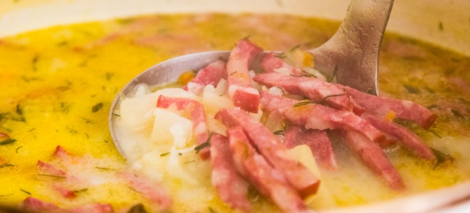 рисовый суп с колбасой