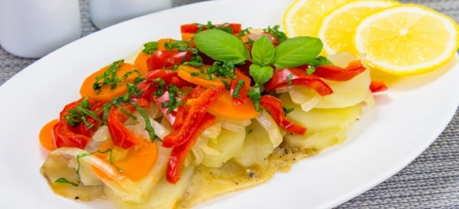 рыба с картошкой и овощами в духовке