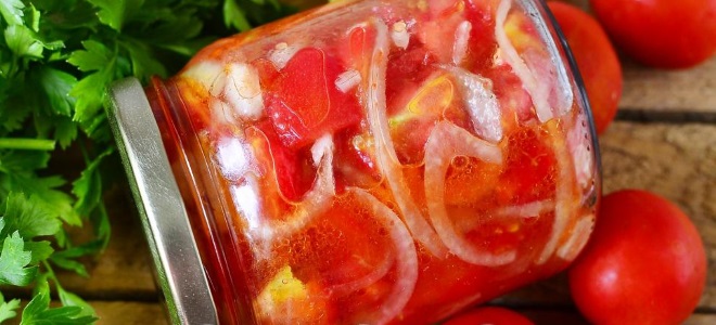 salat pomidory s lukom na zimu