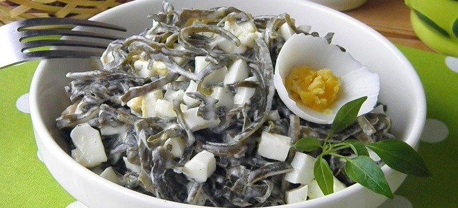 салат с морской капустой и яйцом рецепт