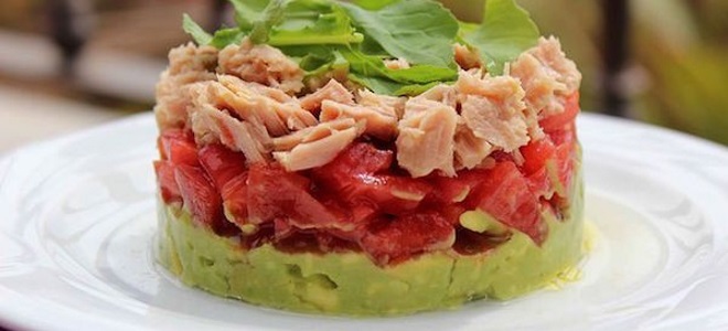 Салат с тунцом и авокадо - рецепт