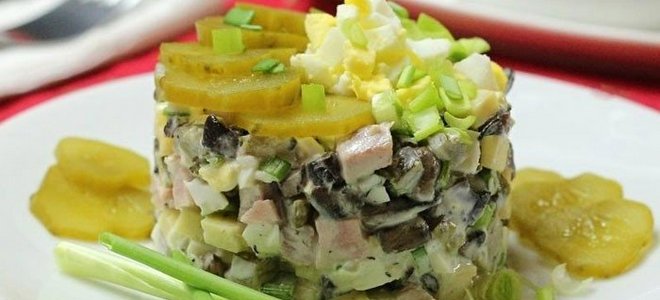 Простой салат из шампиньонов с фото