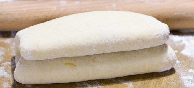 слоеное тесто в домашних уловиях быстрого приготовления
