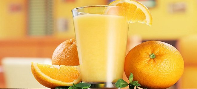 Сок из апельсина с кожурой