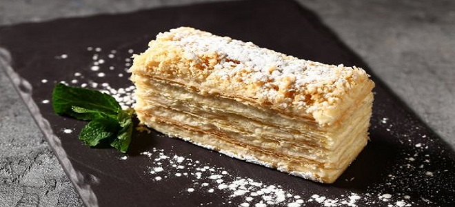 Торт полено из слоеного теста со сгущенкой и маслом рецепт с фото