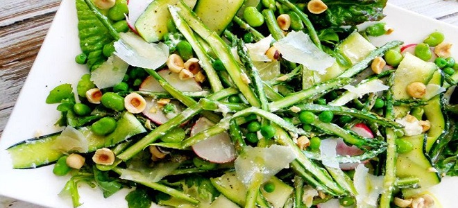 Весенний салат со спаржей - рецепт