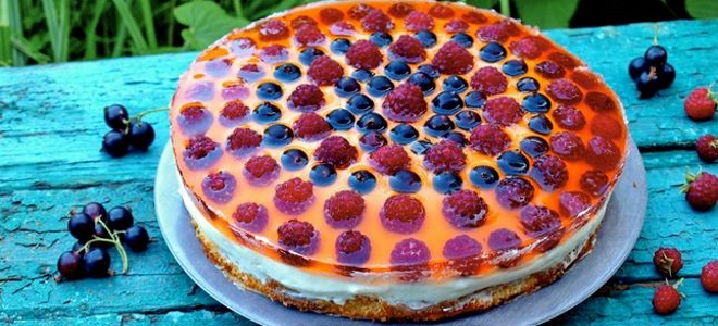 желейный торт с ягодами