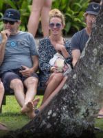 Каникулы на Гавайях: Джулия Робертс на отдыхе с семьей