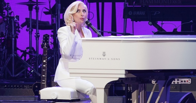Поклонники певицы Леди Гага страшно возмущены качеством ее восковой копии 