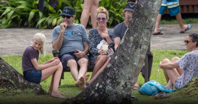 Каникулы на Гавайях: Джулия Робертс на отдыхе с семьей