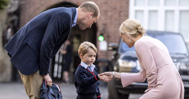 Принц Уильям проводил принца Джорджа в школу
