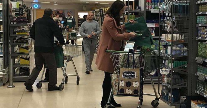 Сильно беременную Кейт Миддлтон застали в супермаркете 
