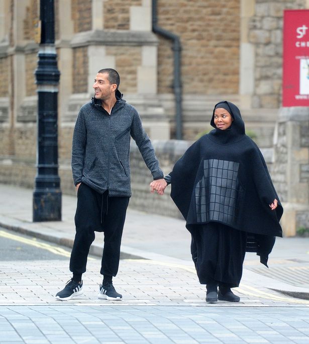 Певица гуляла со своим мужем катарским бизнесменом Виссамом Аль-Мана