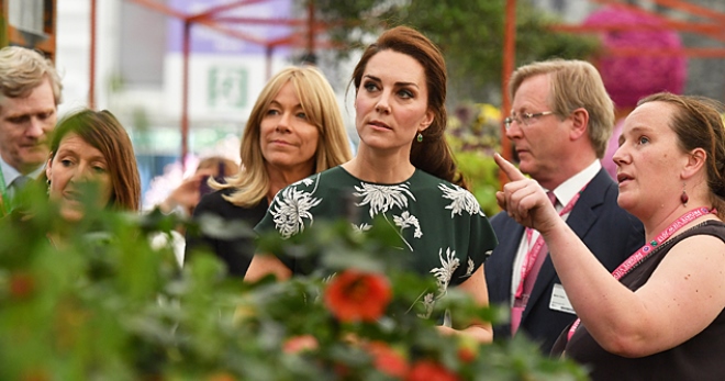 Кейт Миддлтон и Елизавета II посетили выставку цветов Chelsea Flower Show