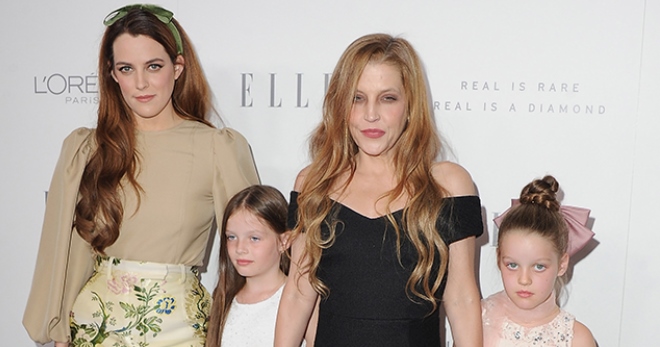 Лиза Мария Пресли впервые после скандала вышла в свет с тремя дочками 