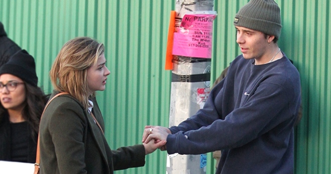 Бруклин Бекхэм навестил свою возлюбленную Хлою Морец на съемочной площадке фильма «Вдова»