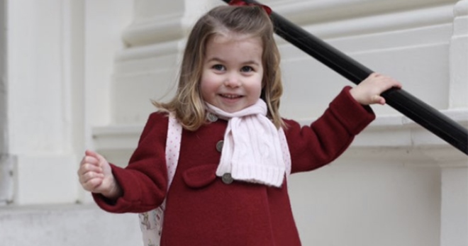 Кейт Миддлтон представила обществу новые портреты принцессы Шарлотты 