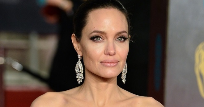 Анджелина Джоли срочно была доставлена в больницу из-за неожиданного обморока
